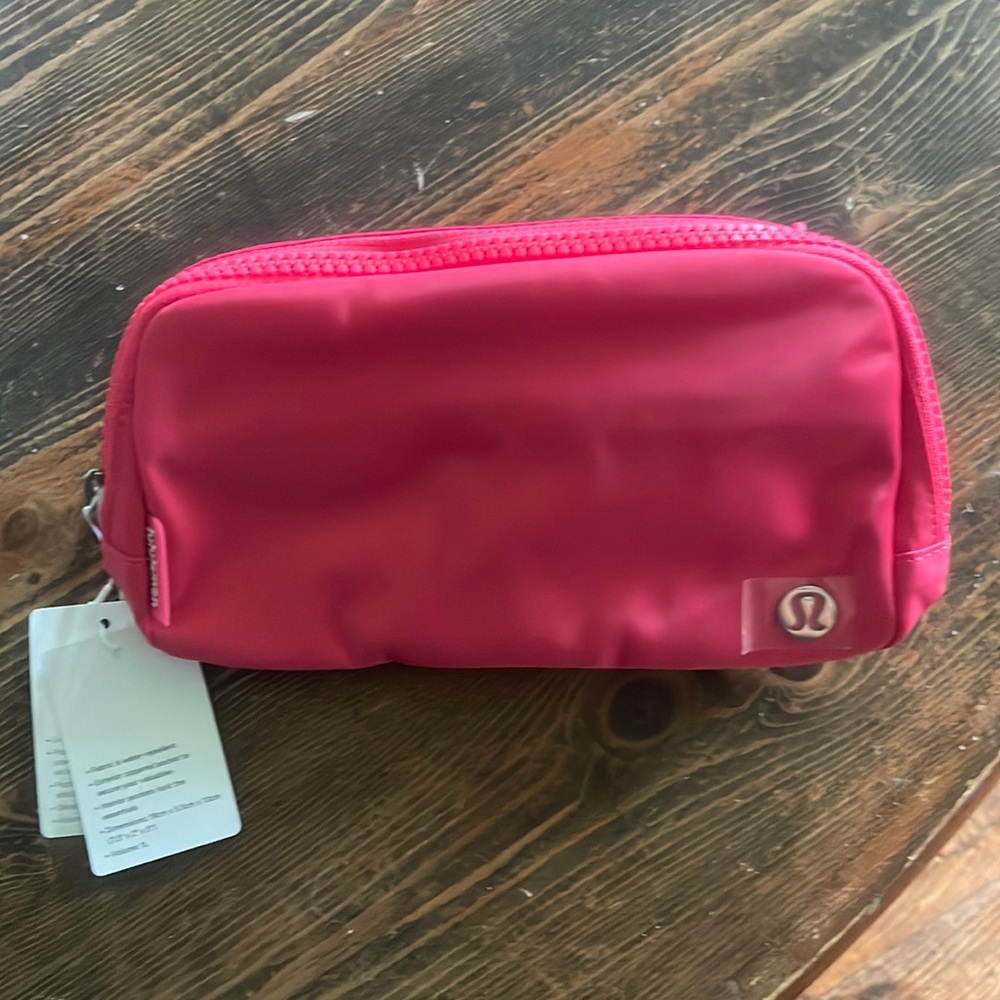 LULULEMON BELT BAG-LIP GLOSS NWT
